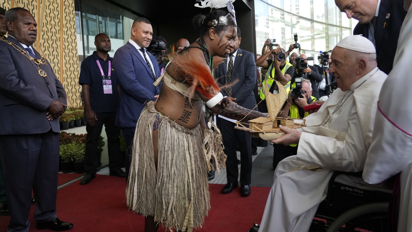 Pope urges end to Papua New Guinea tribal conflicts and fair, sustainable extraction of resources