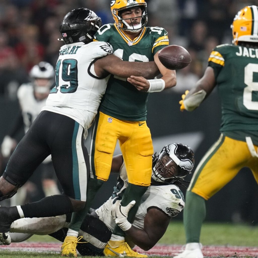 Packers QB Jordan Love injured in closing seconds of loss to Eagles in Brazil