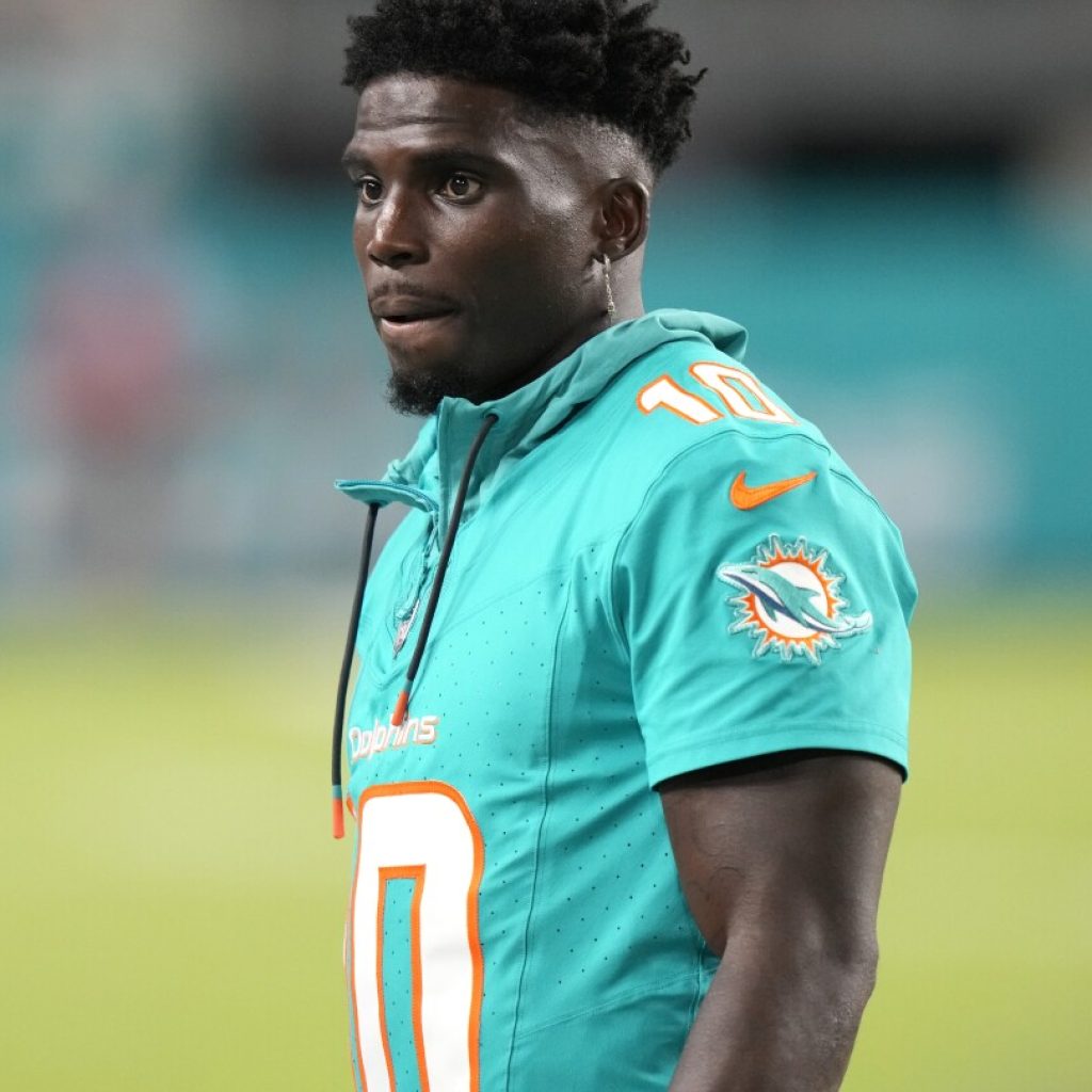 Tyreek Hill is briefly detained for a traffic violation ahead of Dolphins’ season opener