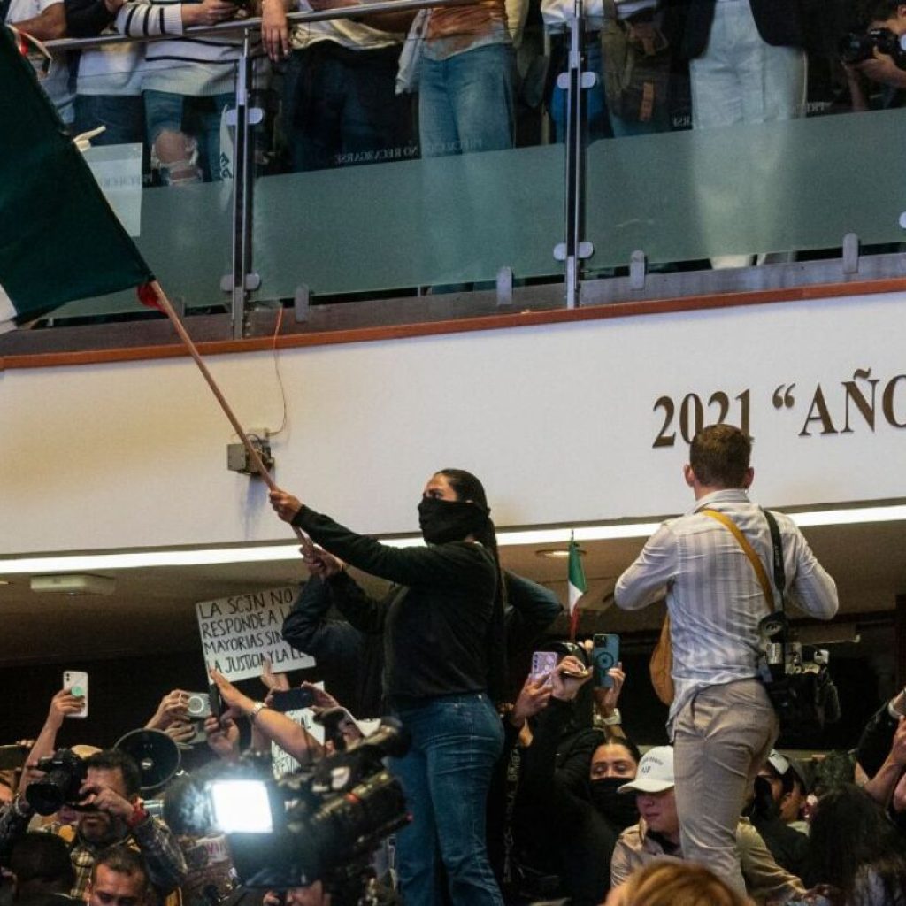 Protesters storm Mexico’s Senate over a contentious plan to overhaul judiciary | AP News