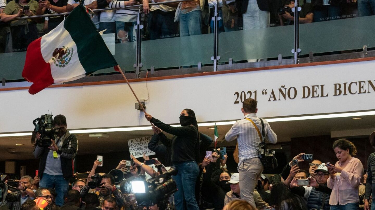 Protesters storm Mexico’s Senate over a contentious plan to overhaul judiciary | AP News