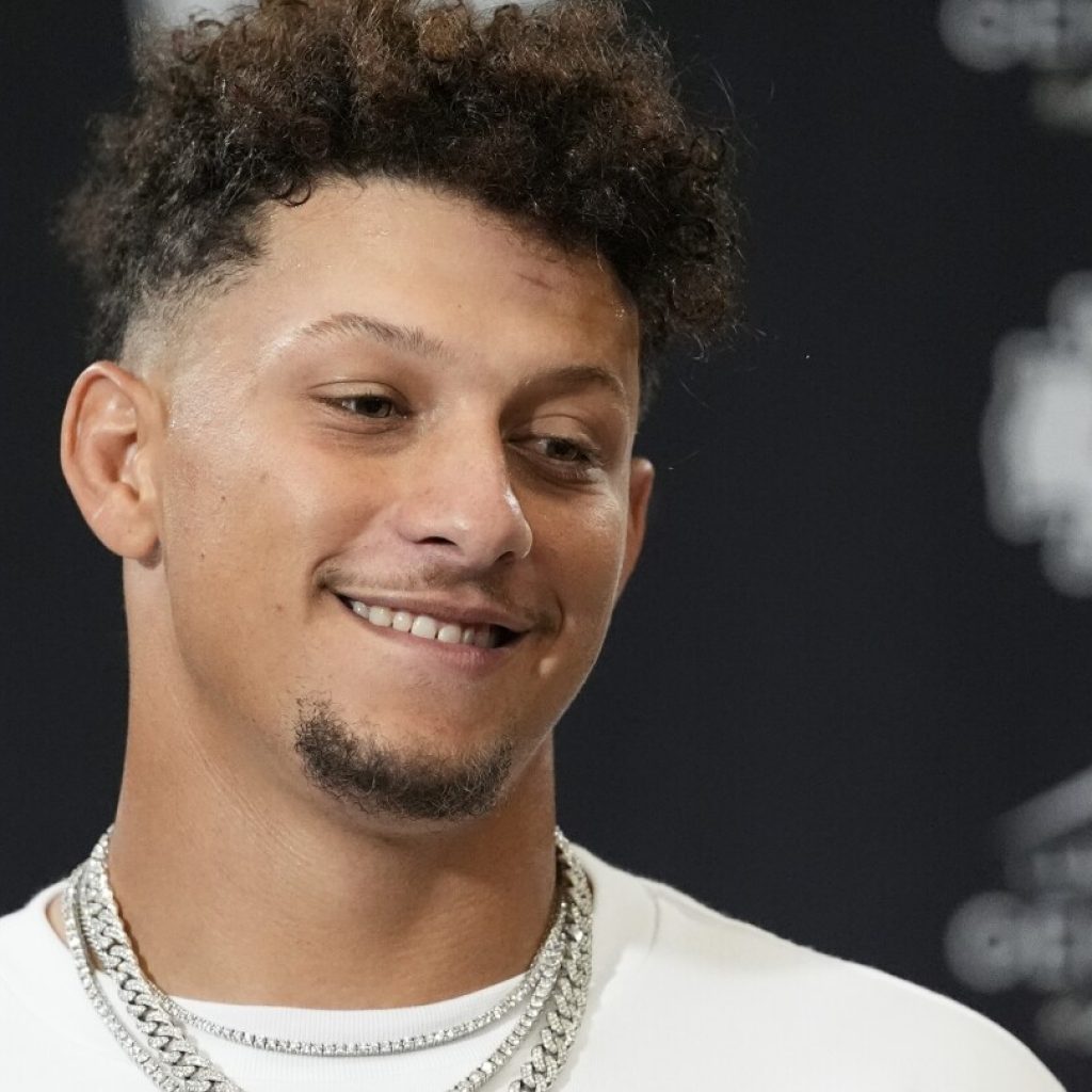 Chiefs QB Patrick Mahomes says he will not endorse anybody for president