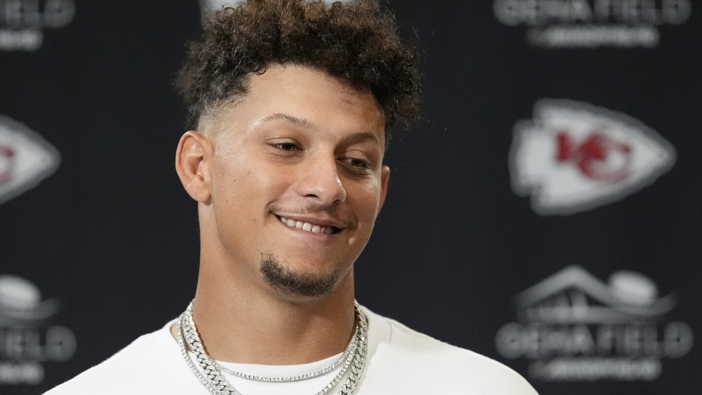 Chiefs QB Patrick Mahomes says he will not endorse anybody for president