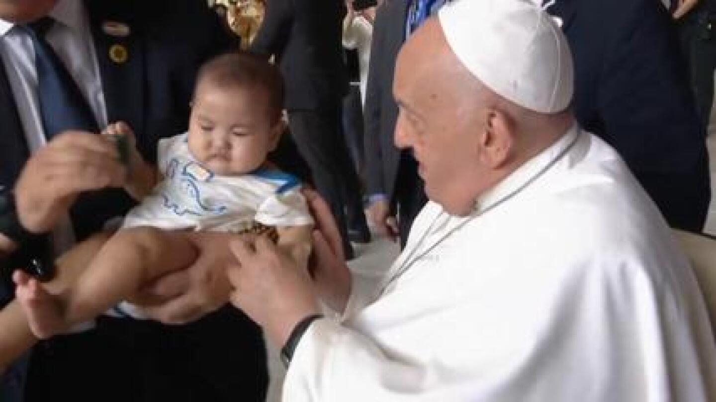 Pope Francis arrives at Singapore Sports Hub National Stadium to deliver Mass | AP News