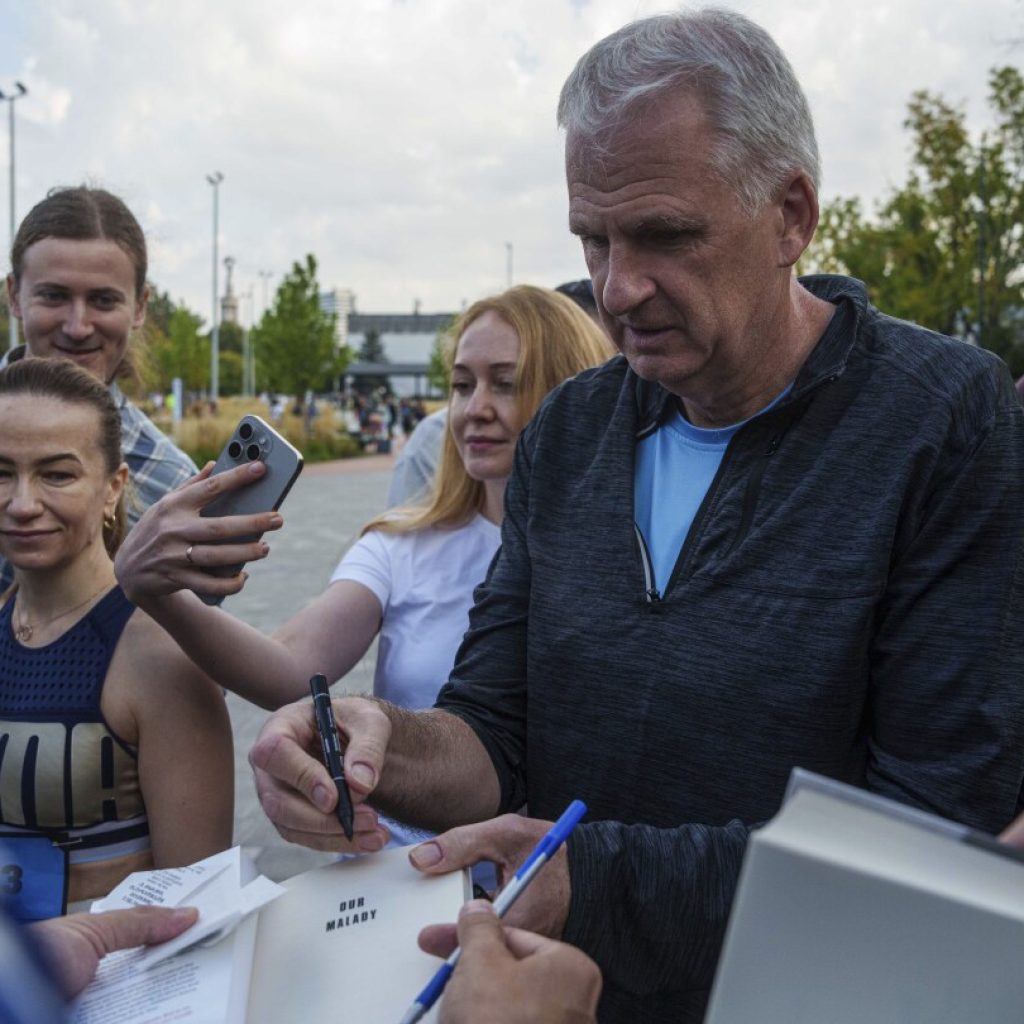 US historian leads charity run in Kyiv to highlight the plight of Ukrainian POWs