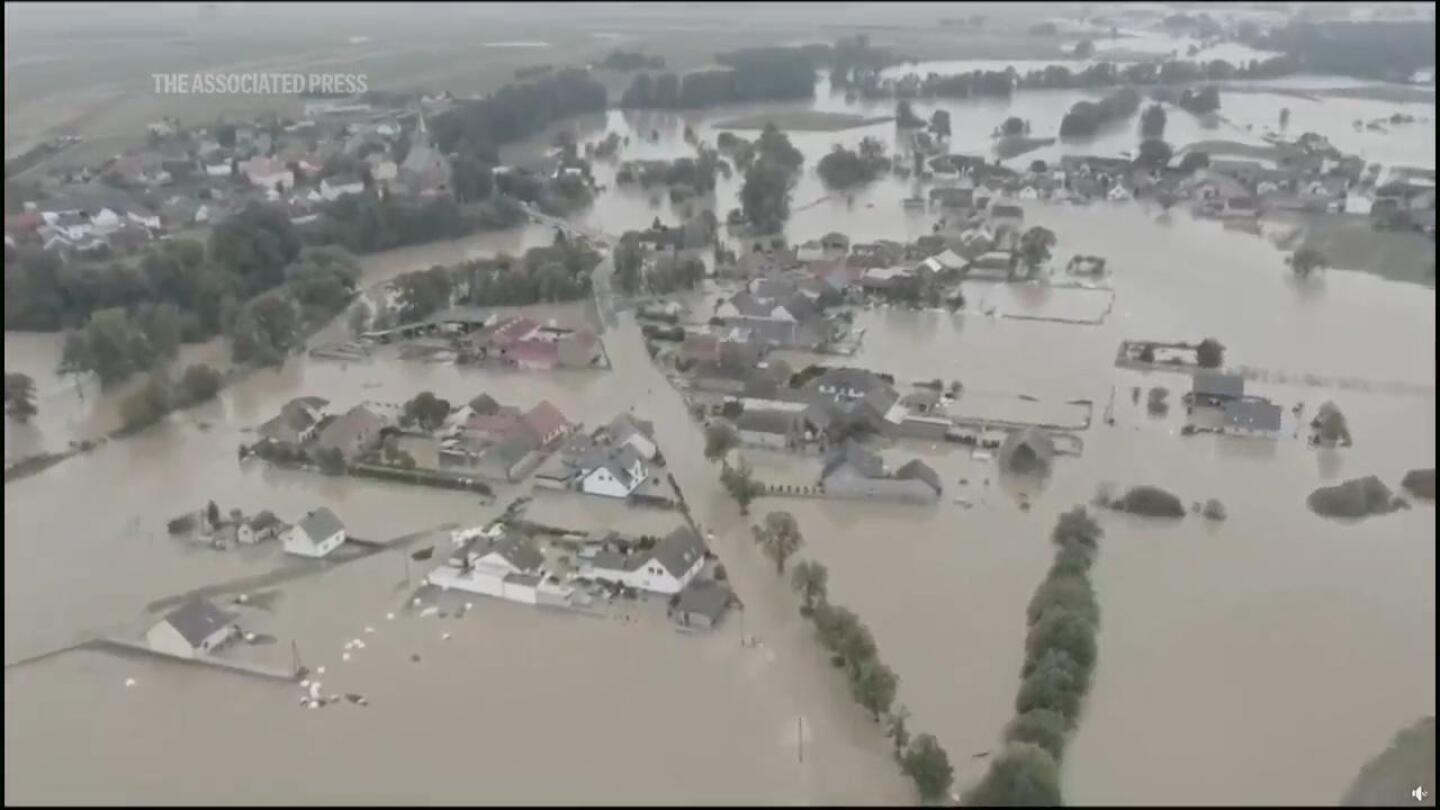 Polish prime minister declares state of natural disaster as volunteers join flood defense effort | AP News