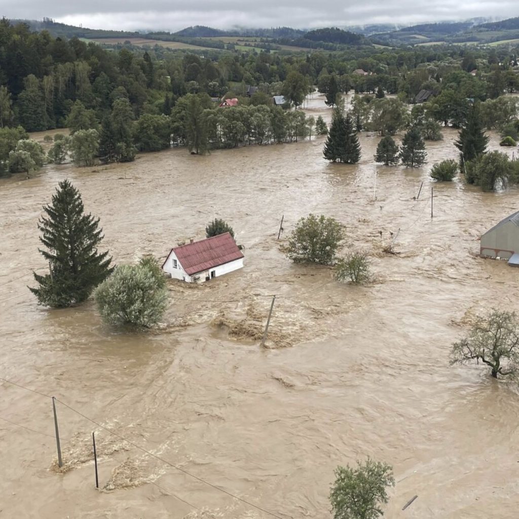 Budapest and Poland’s Wroclaw reinforce their river banks ahead of more flooding in central Europe