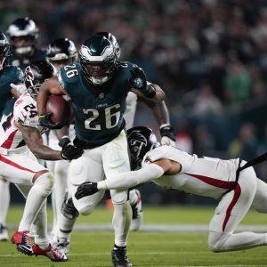 Barkley’s pivotal drop late in 4th quarter burns Eagles in 22-21 loss to Atlanta Falcons