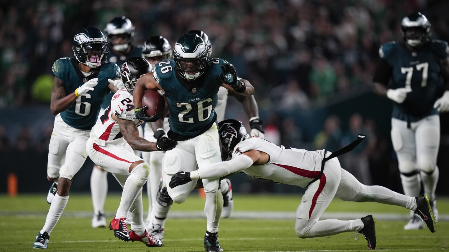 Barkley’s pivotal drop late in 4th quarter burns Eagles in 22-21 loss to Atlanta Falcons