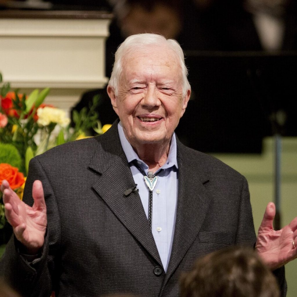 Jimmy Carter receives Holbrooke award from Dayton Literary Peace Prize Foundation