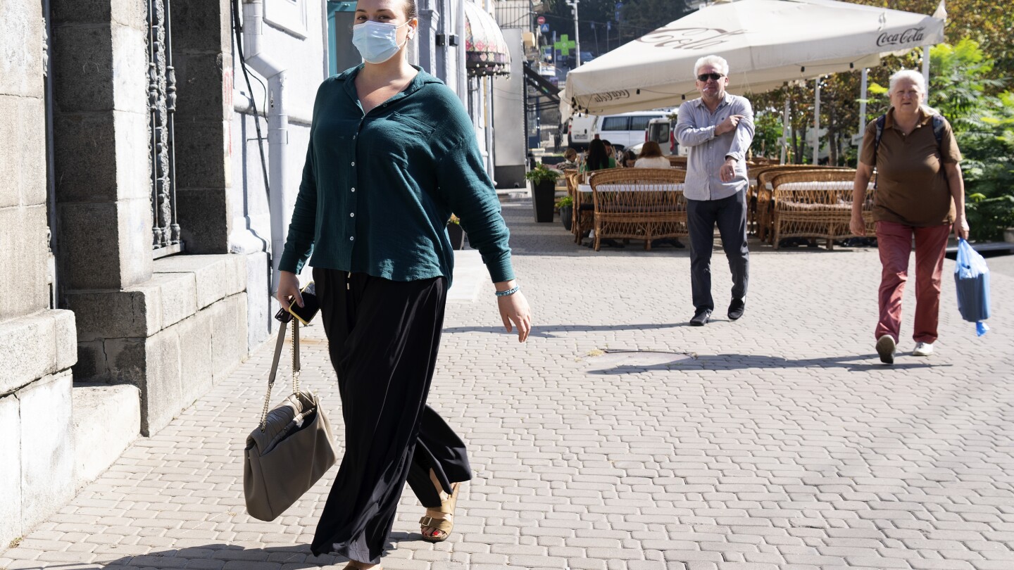 Residents in Kyiv told to stay indoors as air pollution blankets the Ukrainian capital