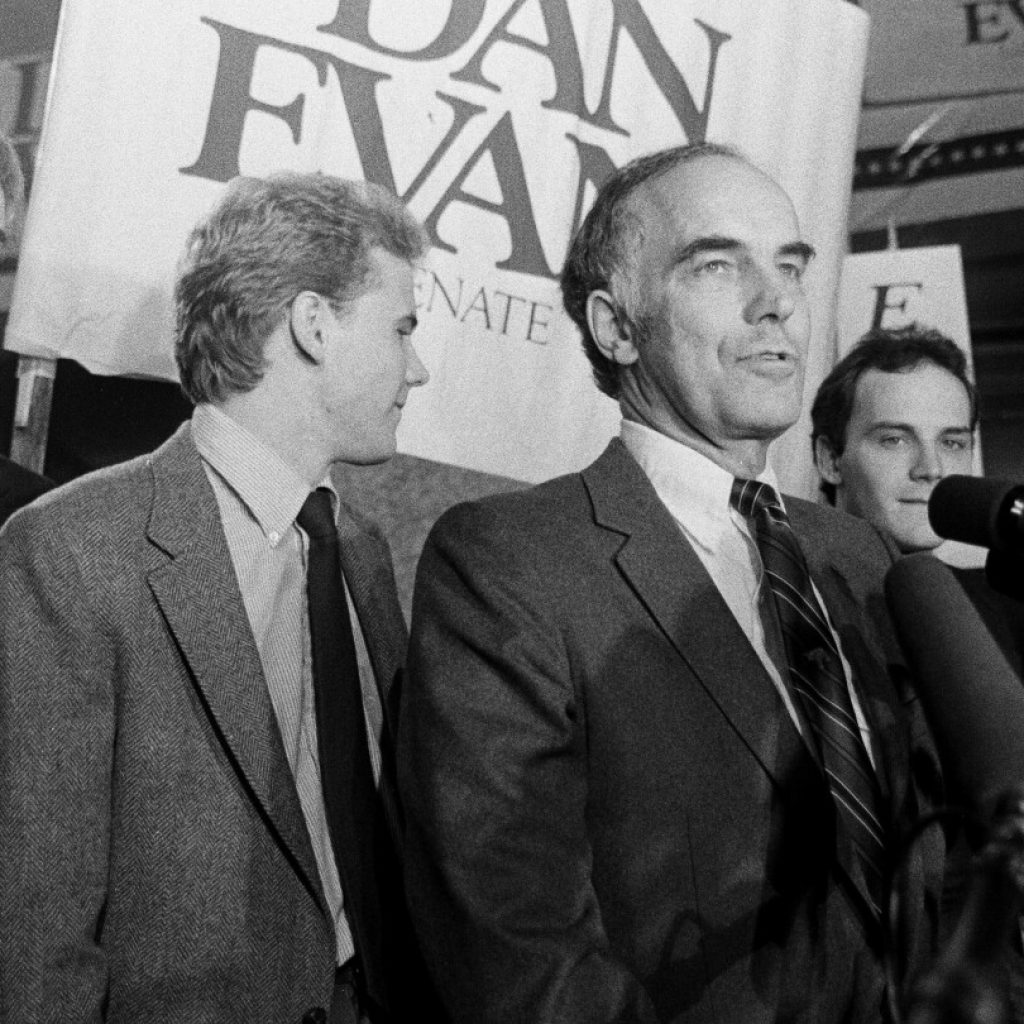 Dan Evans, former Republican governor of Washington and US senator, dies at 98