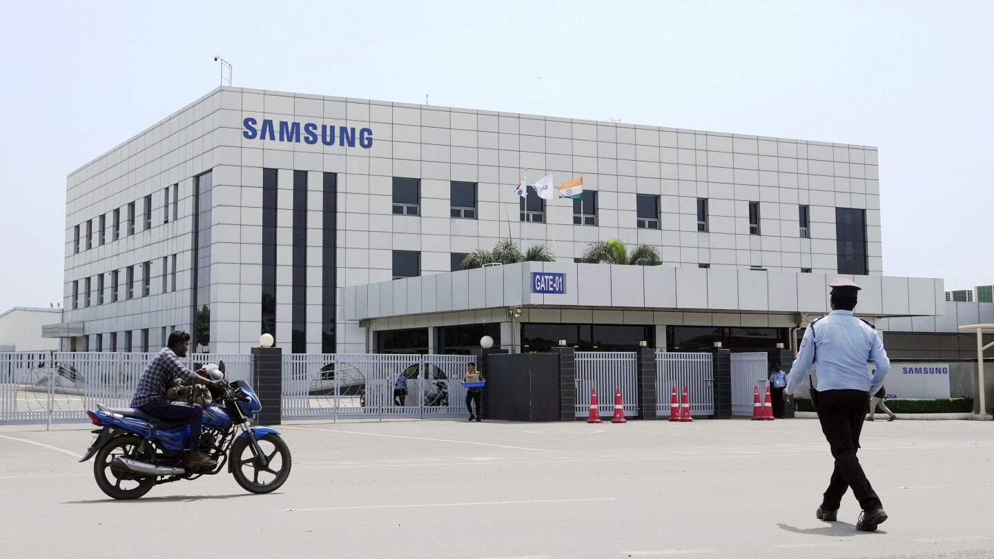 Strike by more than 1,000 Samsung workers enters a third week in India