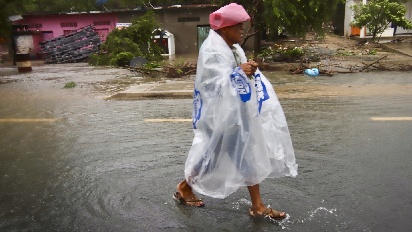 Tropical Weather Latest: Swaths of Mexico and Florida under hurricane warnings as Helene strengthens